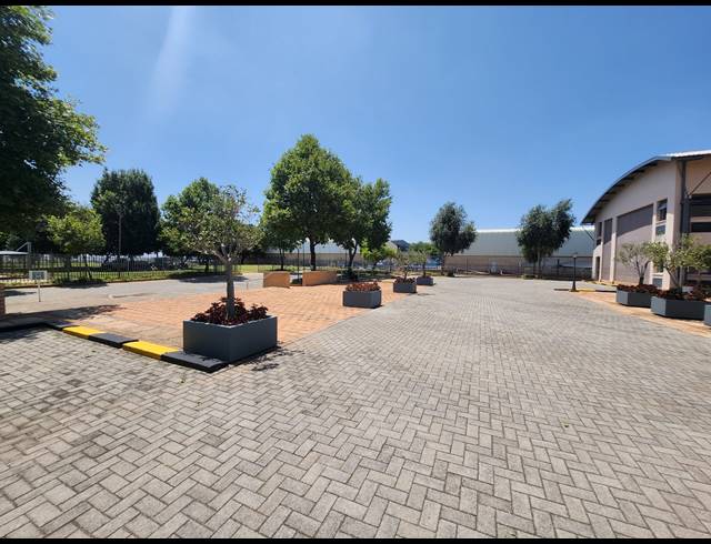 697M² OFFICE TO LET IN RANDJESPARK